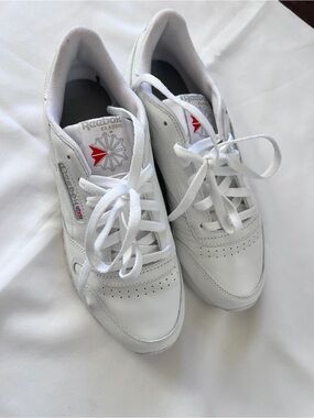 Reebok classics White Leather Low-Top Sneakers with Red Logo Accent